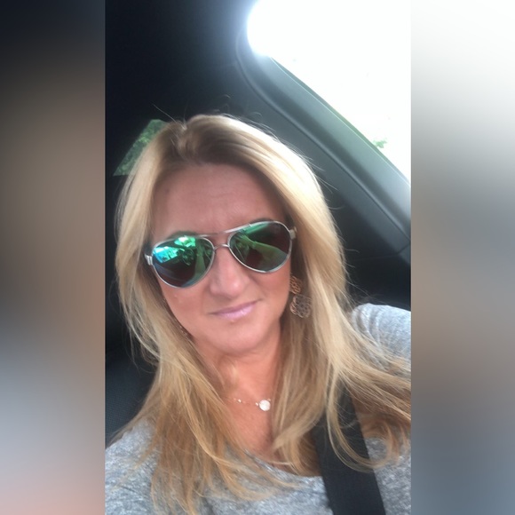 Meet your Posher, Mary-Kate - Picture 1 of 2